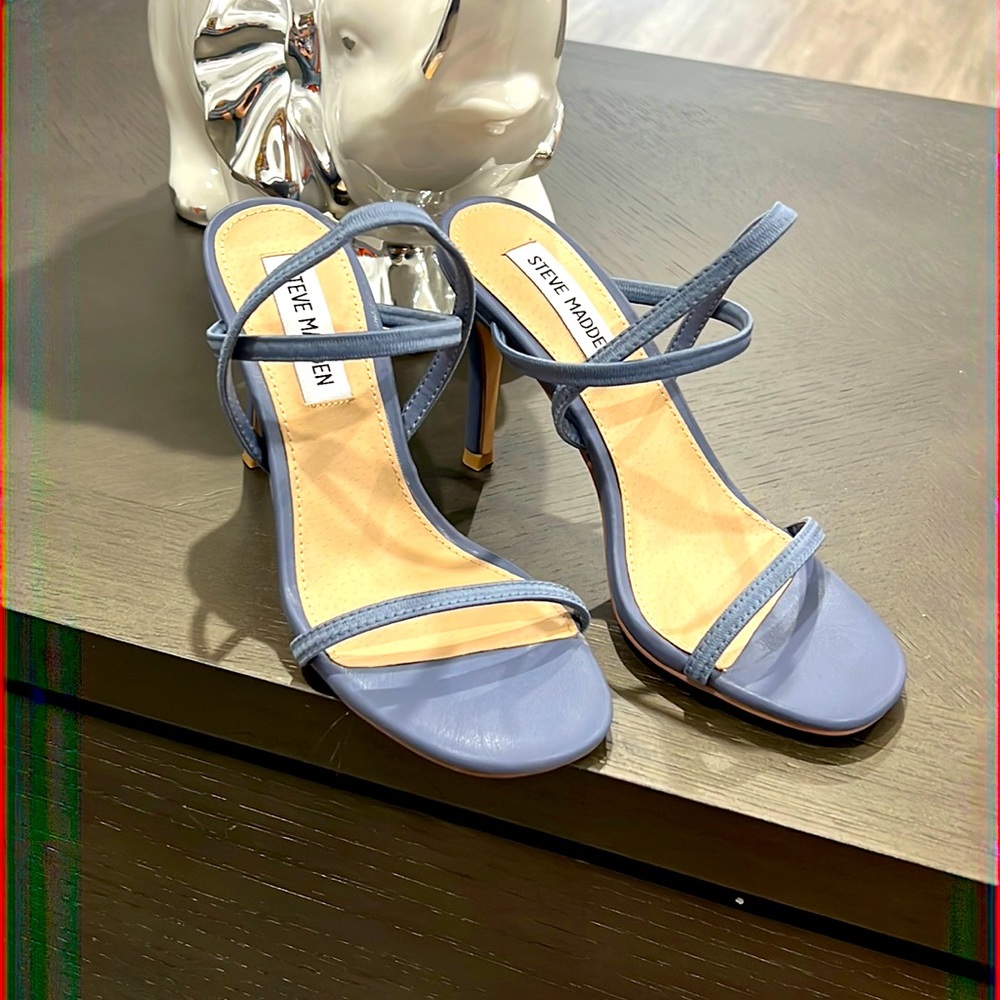 Steve Madden heel sandals in blue. Size 5